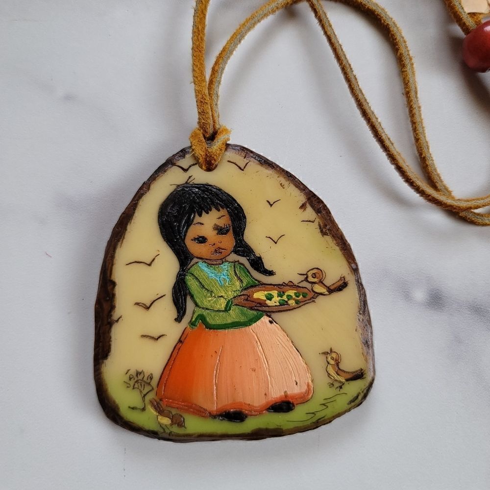 Vintage southwestern ethnic Native tribal Tuscon Arizona necklace handpainted